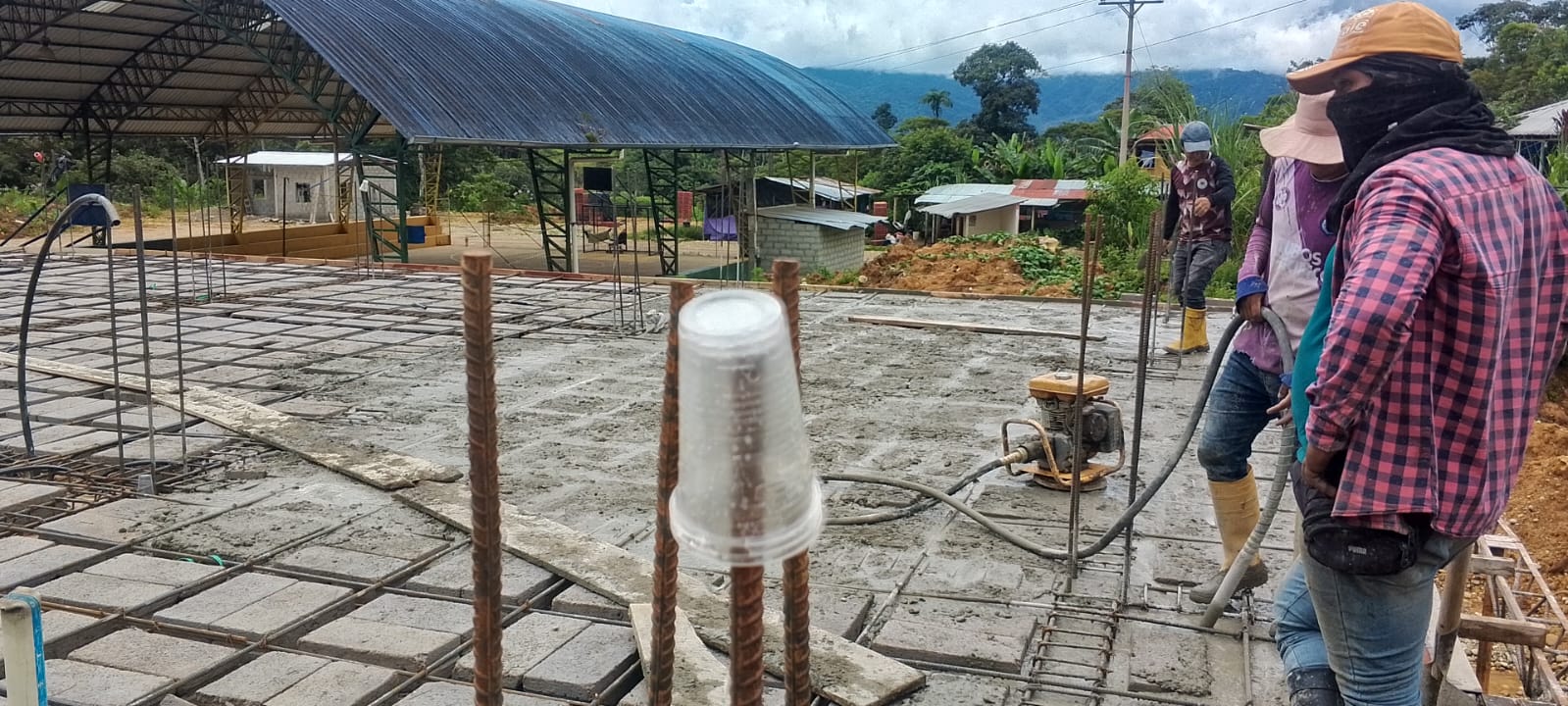 Trabajo y personal en una obra de construcción